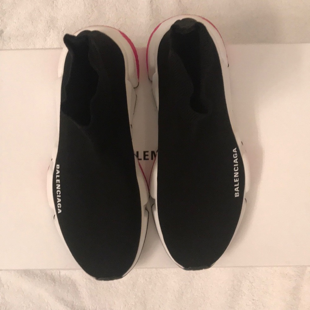 Balenciaga black and pink in color hard to findπ₯ - Picture 2 of 8